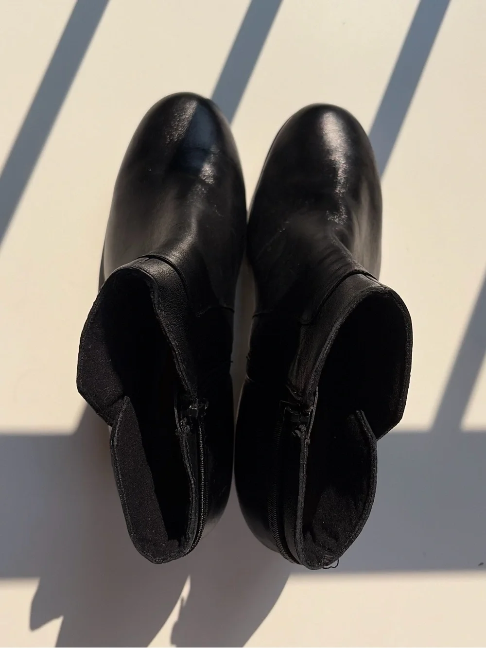 ✨🖤 Clarks Collection Black Leather Ankle Booties Low Block Heel Side 9 Zip Chic